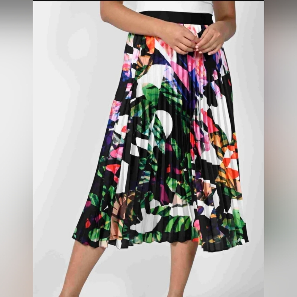 Frank Lyman Pleated Skirt